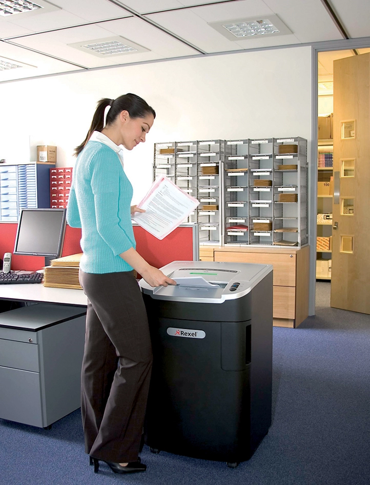 Een rexel afvalzak voor papiervernietiger shredmaster 115 liter koop je bij NiceSupplies.nl