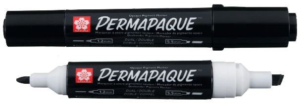 Een sakura permanent-marker permapaque 2 punten blauw koop je bij NiceSupplies.nl